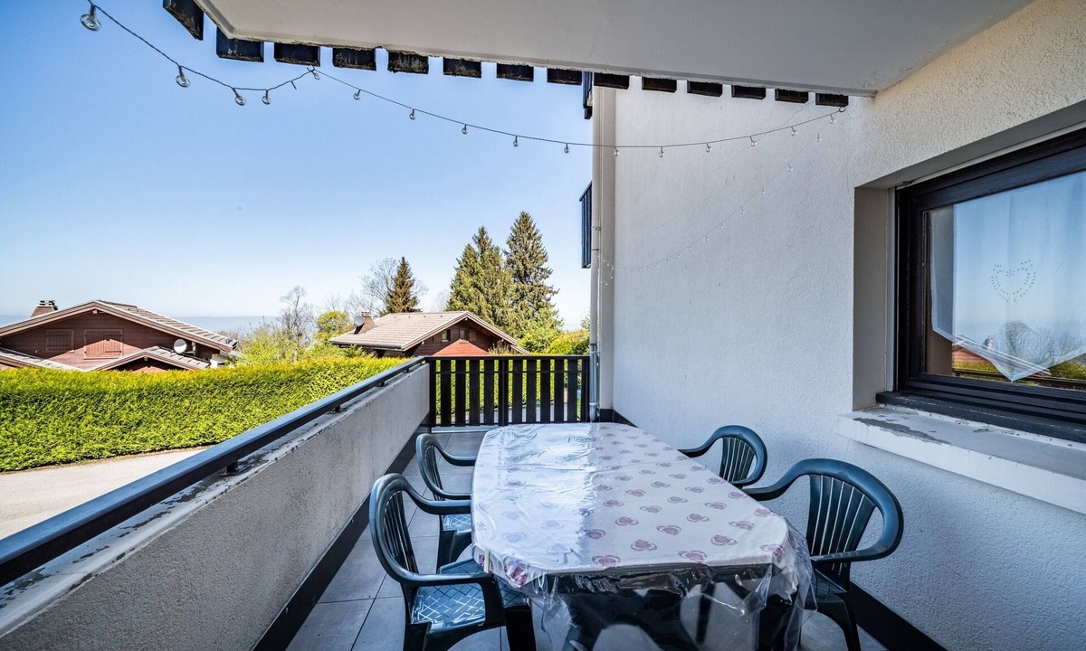 Thollon-les-Memises Apartment | Alpine Escape Apartment, Ski, Lake Geneva View – Private Terrace & Wi-Fi