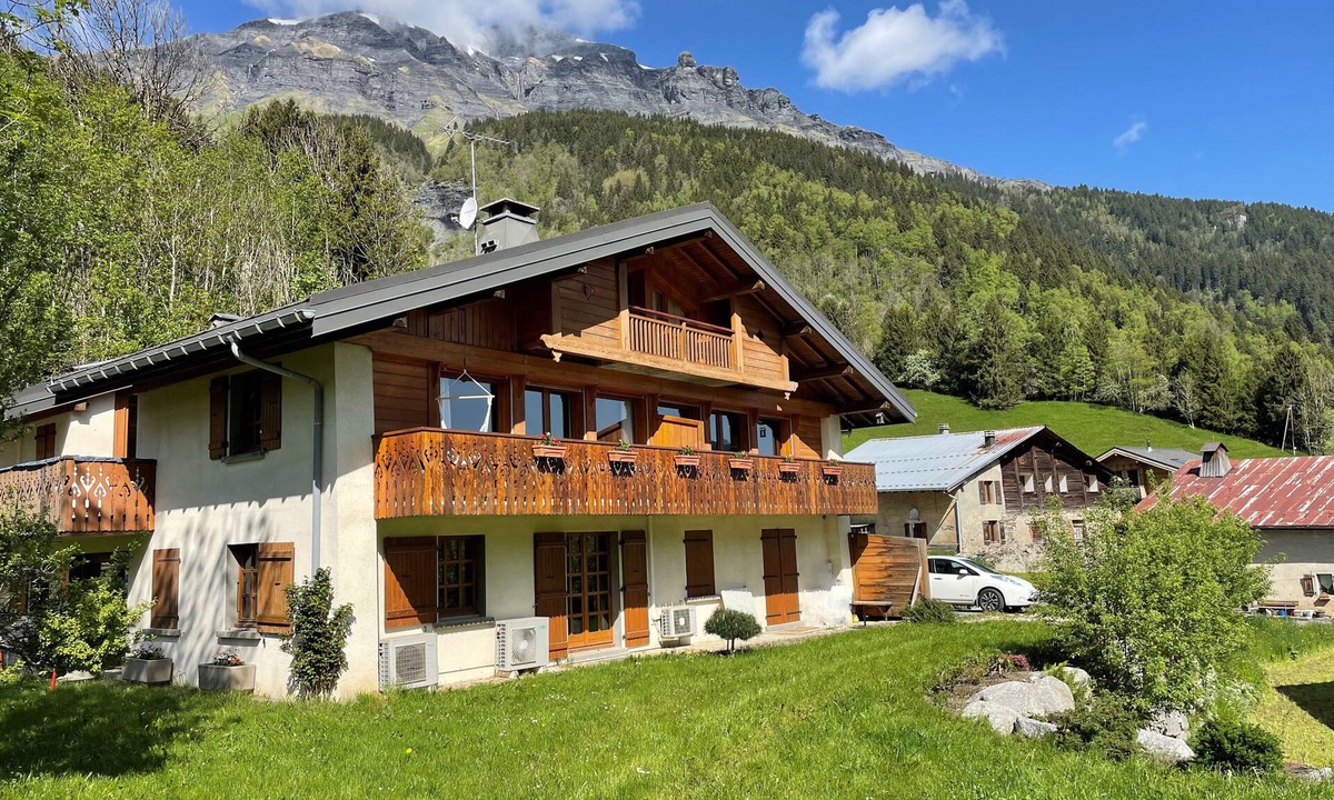 Les Contamines-Montjoie Ski Chalet | Alpine tranquillity from a large chalet with a sunny garden & beautiful views
