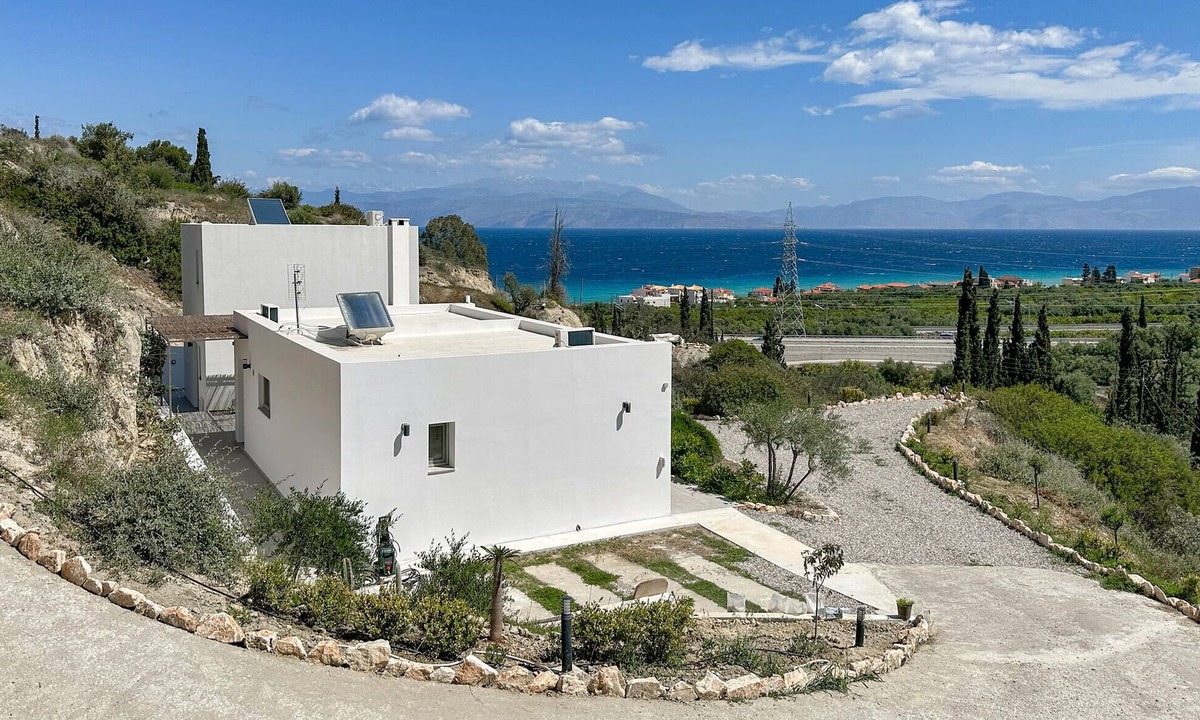 Evrostina House | Amazing home in Xylokastro with house a mountain view