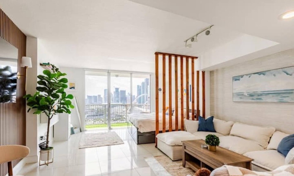 Midtown Apartment | Amazing Modern Condo w Stunning City Views of Miami