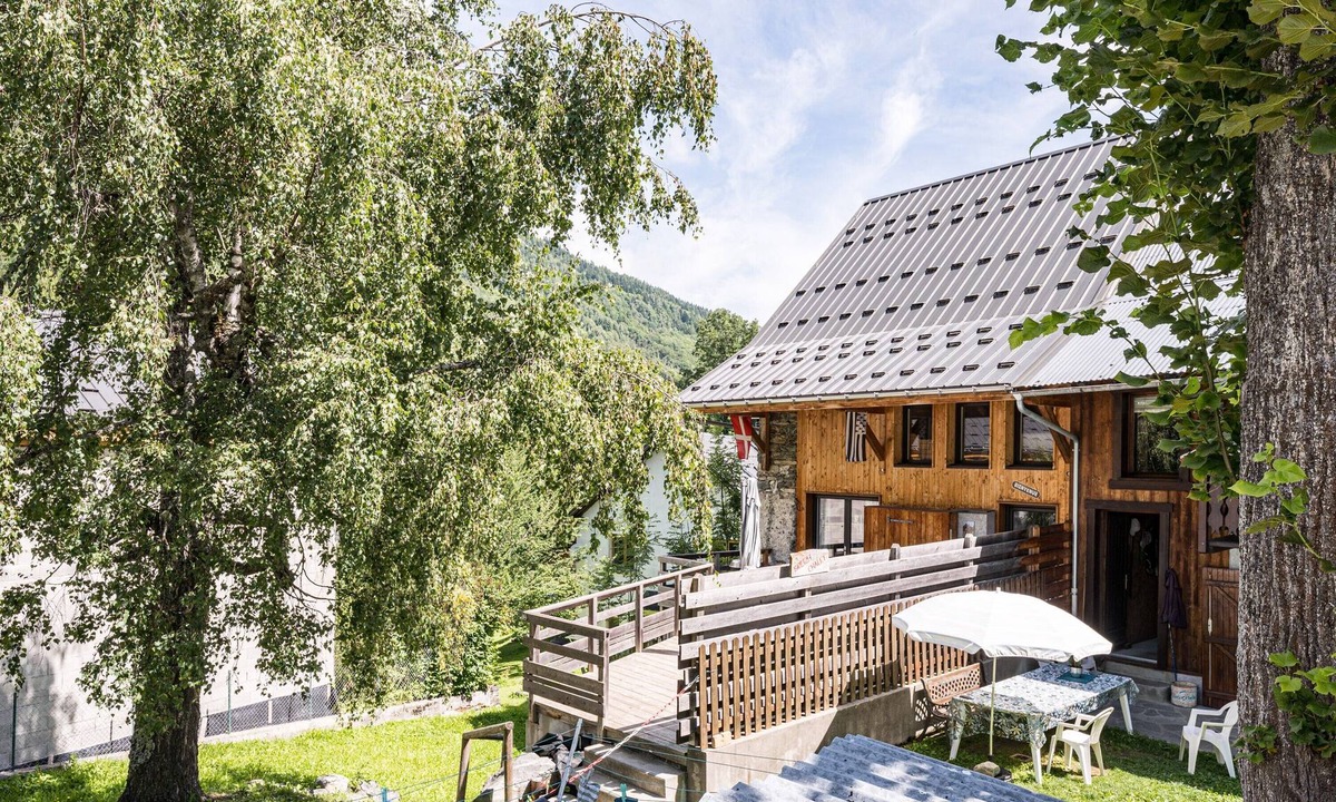 Saint-Colomban-des-Villards Apartment | Apartment 'Breizh Chalet - 6 Personnes' with Mountain View, Private Garden and Wi-Fi