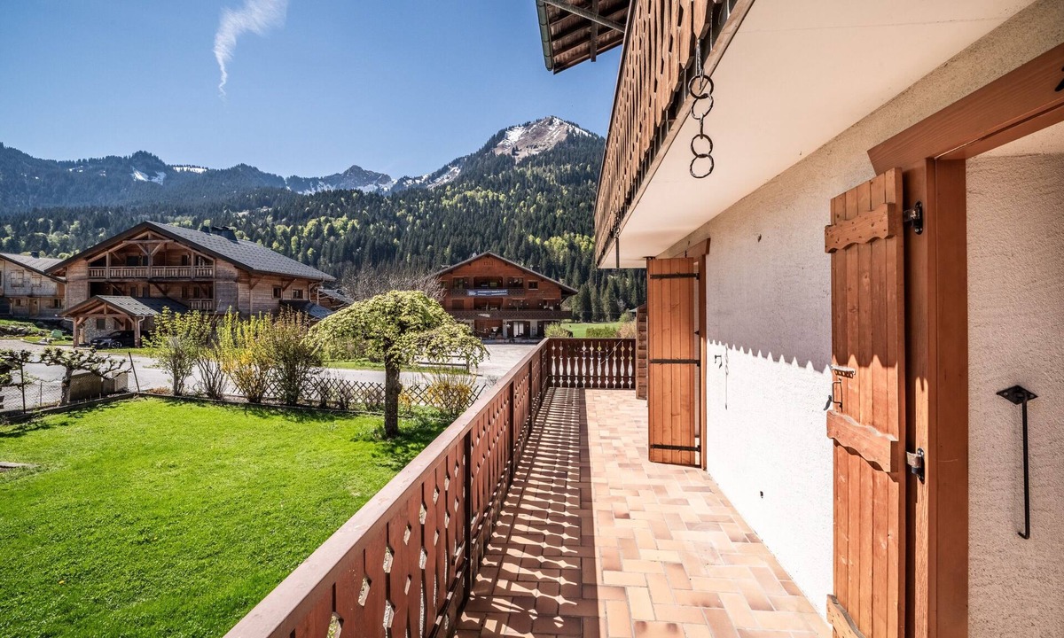 La Chapelle-d'Abondance Apartment | Apartment 'La Corne' with Mountain View, Private Terrace and Balcony