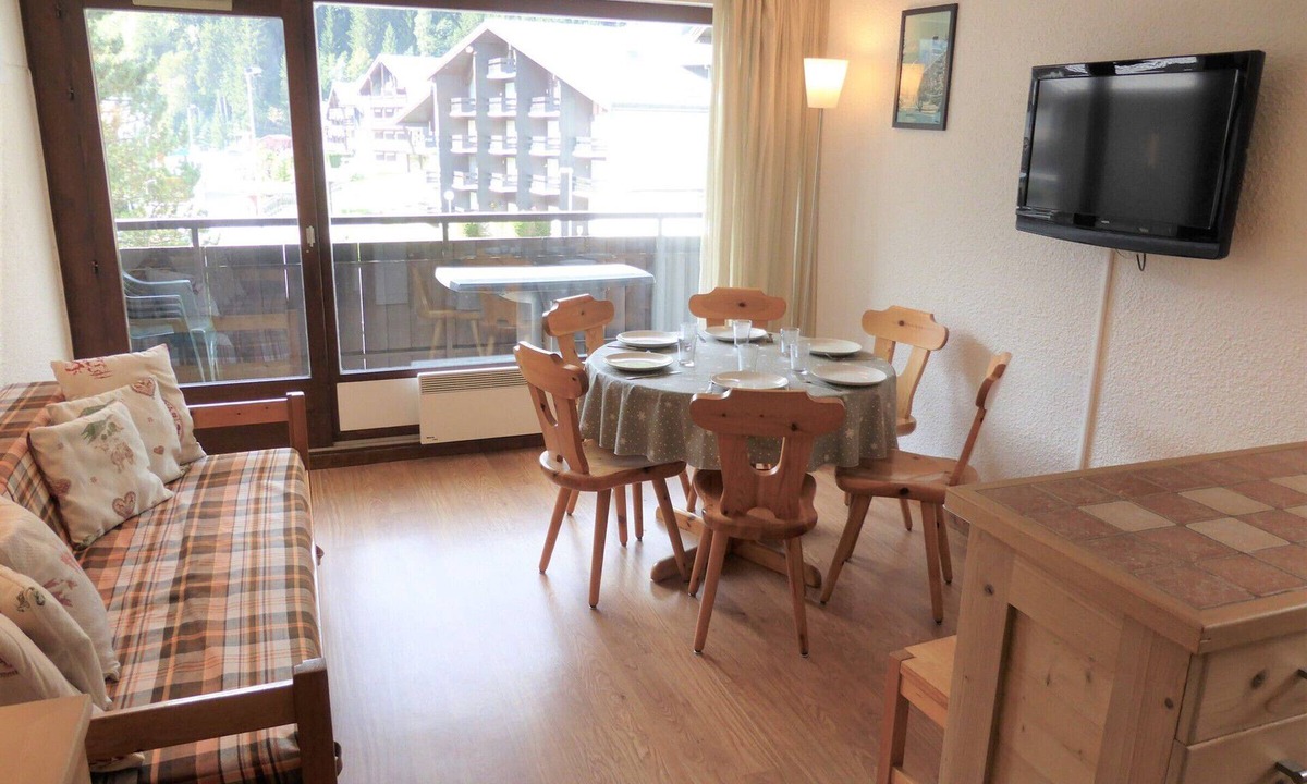 Les Contamines-Montjoie Apartment | Apartment in Contamines-Montjoie for 6 with balcony, pets allowed