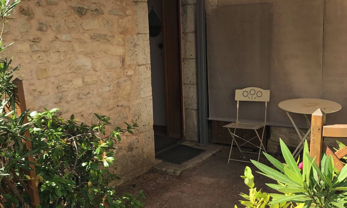 Saint-Florent-sur-Cher Apartment | Apartment with a courtyard
