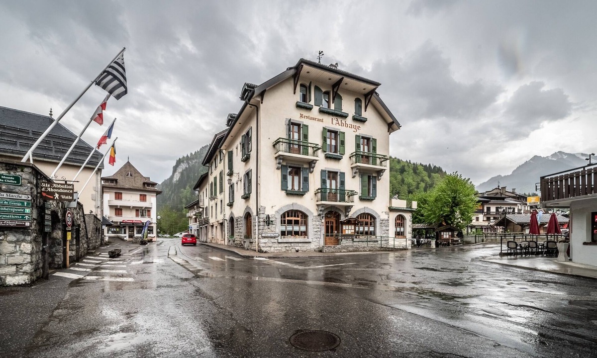 Abondance Apartment | Apartment 'Apartment 1 in the Abbey - Maxit' with Wi-Fi