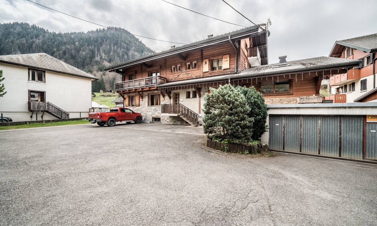 Abondance Apartment | Apartment 'Appartement Chalet - Le Vnipi' with Mountain View, Balcony and Wi-Fi