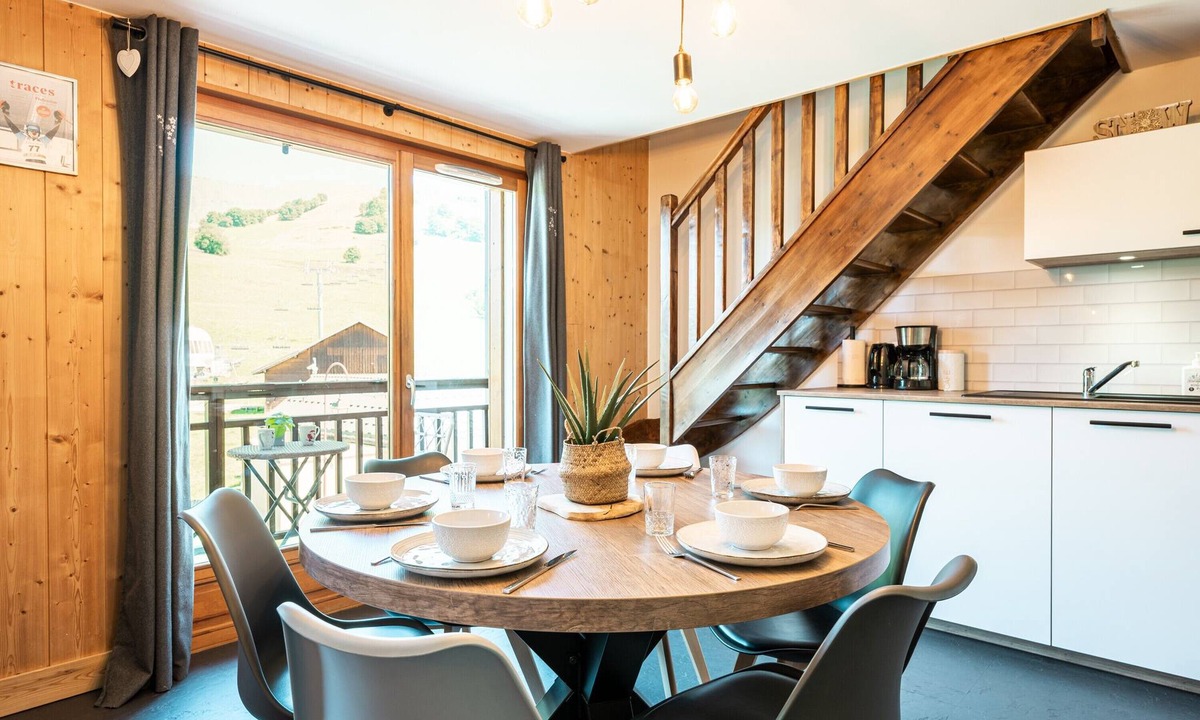 Albiez-le-Vieux Apartment | Apartment 'Charmant Duplex Au Pied Des Pistes' with Mountain View, Balcony and Wi-Fi