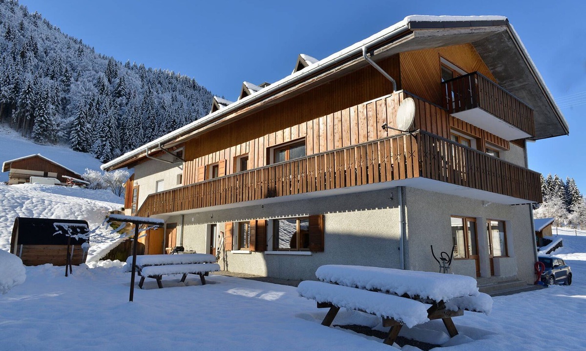 Abondance Apartment | Apartment 'Coeur De Charmy' with Mountain Views and Wellness Spa