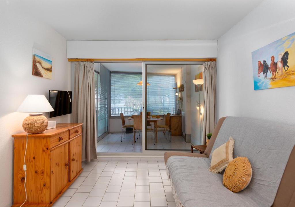 Le Couchant Apartment | Apartment du Parc II-8 by Interhome