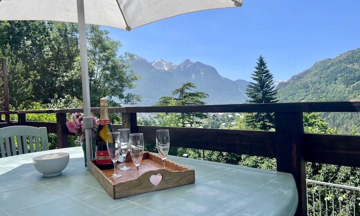 Forville Apartment | Apartment for 4 with with nice view of Briançon