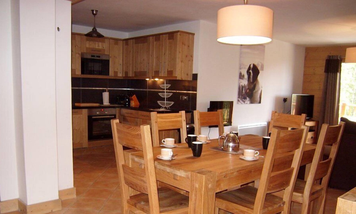 Cohennoz Apartment | Apartment for 8 people in residence with swimming pool