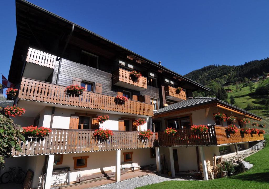 La Chapelle-d'Abondance Apartment | Apartment L'Echo de la corne by Interhome