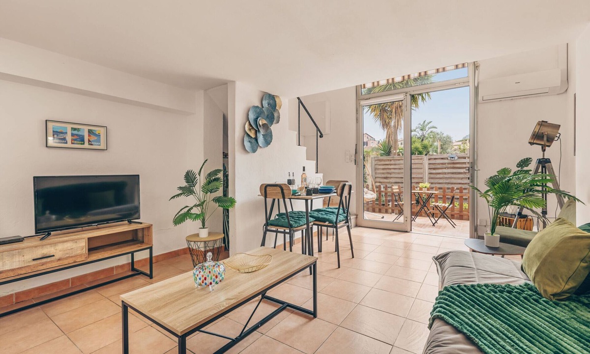 Mandelieu-la-Napoule Beach Apartment | Apartment de L’Islette by Sur la mer