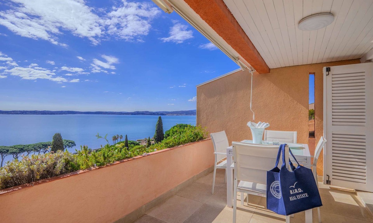 Sainte-Maxime Apartment | Apartment in Sainte-Maxime with panoramic sea view, swimming pool and private beach access