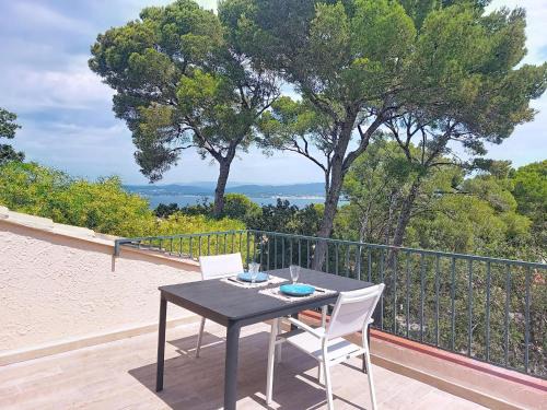Le Brusc Apartment | Apartment Le Colibri by Interhome