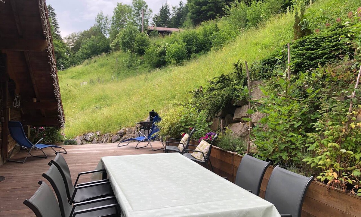 Les Clefs Apartment | Apartment "Locdecharme" with Mountain Views, Private Terrace, and Wi-Fi