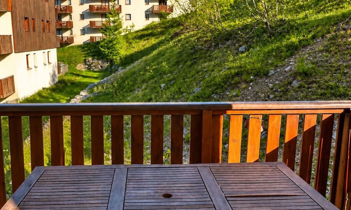 Puy-Saint-Vincent Apartment | Apartment Puy st Vincent 1800, 35 m2, 3 rooms, sleeps 6, covered swimming pool