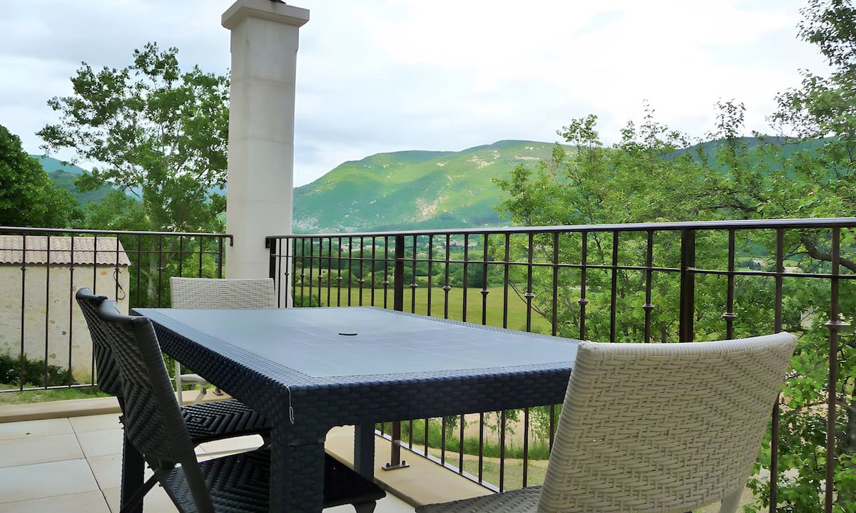 Reilhanette Apartment | Apartment 'Résidence Ventoux Revitalisation -' with Mountain View, Balcony and Wi-Fi