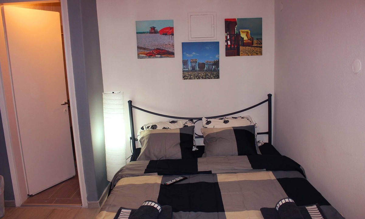 Old Town Apartment | Apartment Sleeps 2 with Free Parking
