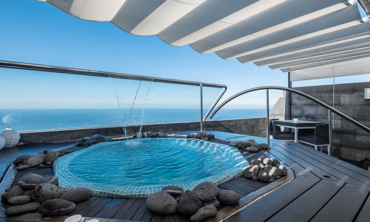 La Corujera Apartment | Apartment "SPR Ático" with Whirlpool, Terrace, Sea View & Wi-Fi