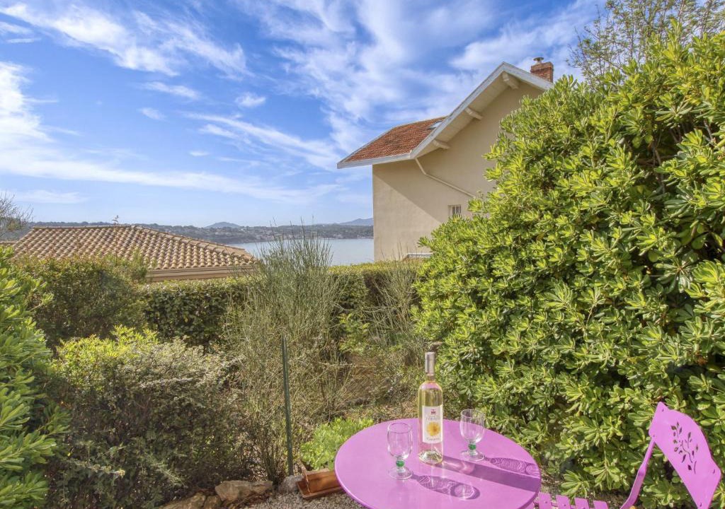 Bandol Apartment | Apartment Vanille by Interhome