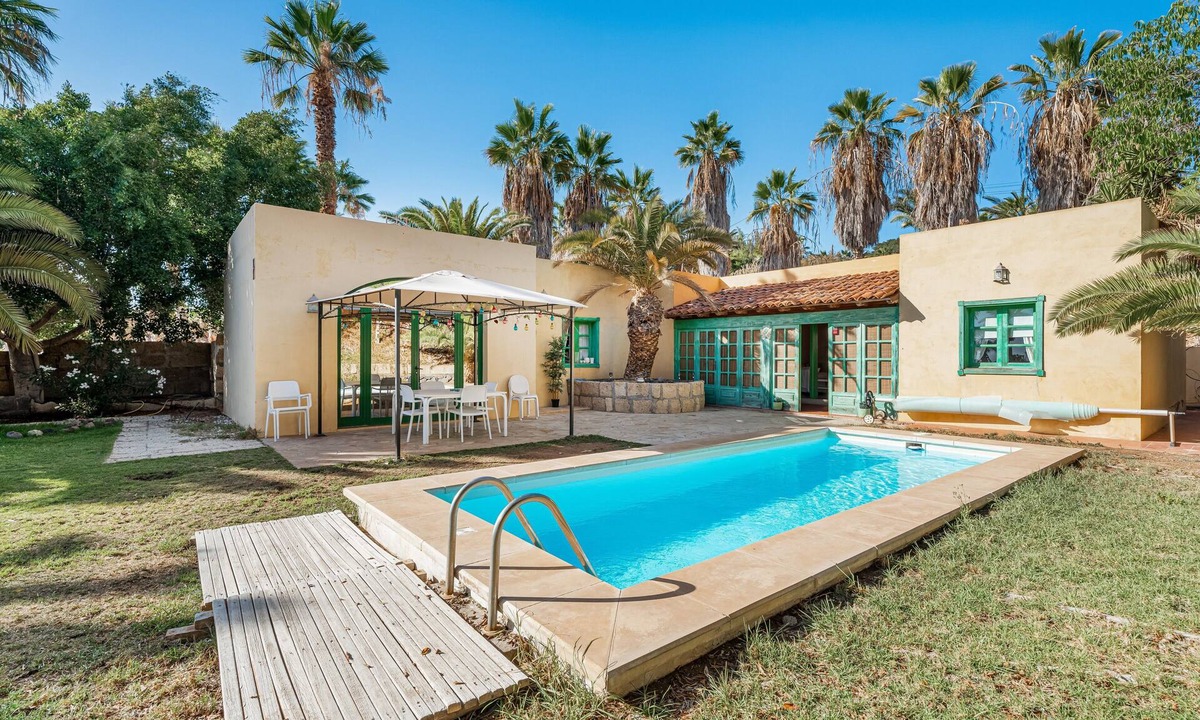 Adeje Villa | Apartment 'Villa Colliure' with Sea View, Private Pool and Wi-Fi