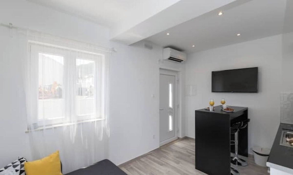 Mokosica Apartment | Apartments Siblings- Superior One Bedroom Apartment with Terrace and Garden View