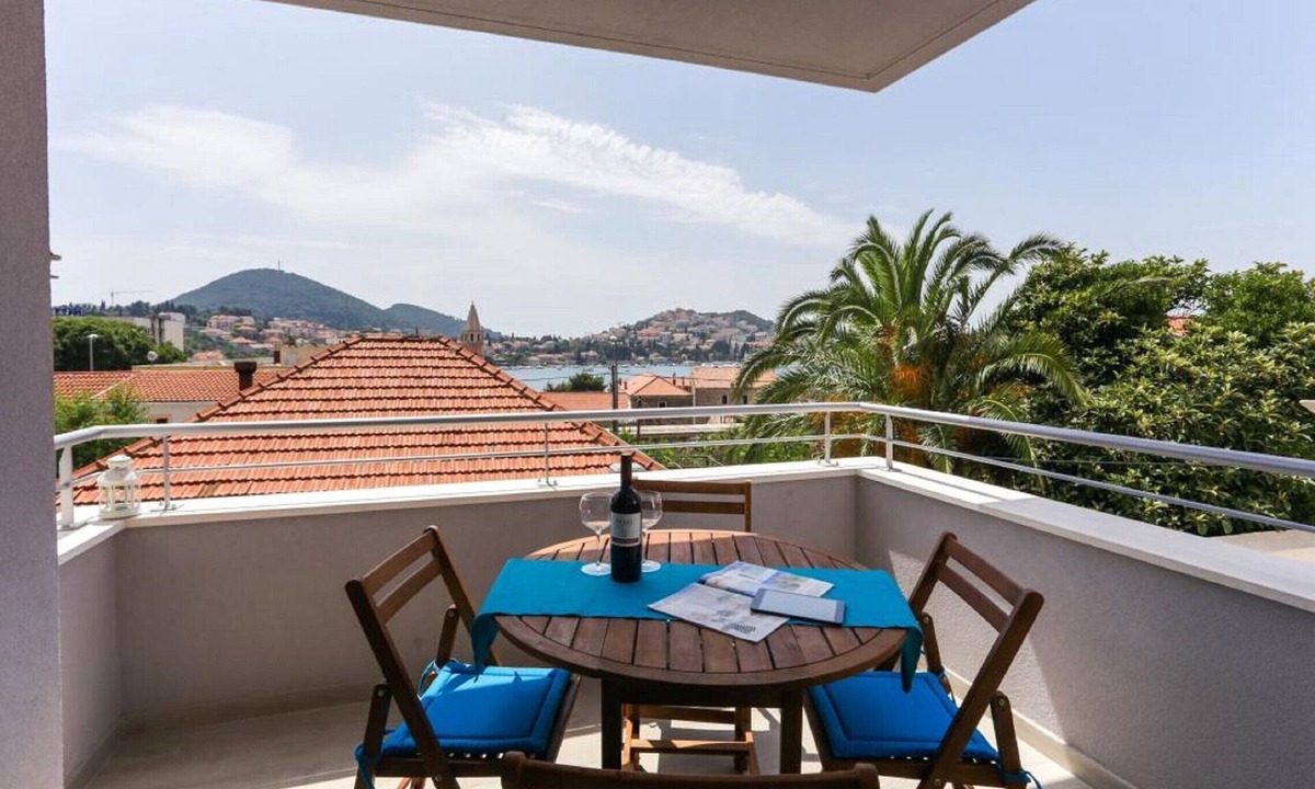 Gruz Apartment | Apartments Villa Karmen - Two-Bedroom Apartment with Balcony and Sea View (Luči)