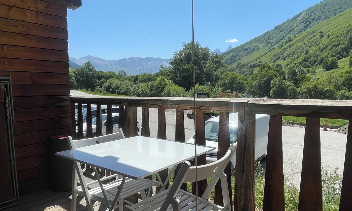 Saint-Sorlin-d'Arves Apartment | App 4 pers.exceptional view of the Aiguilles d'Arves.south-facing balcony.swimming pool & sauna