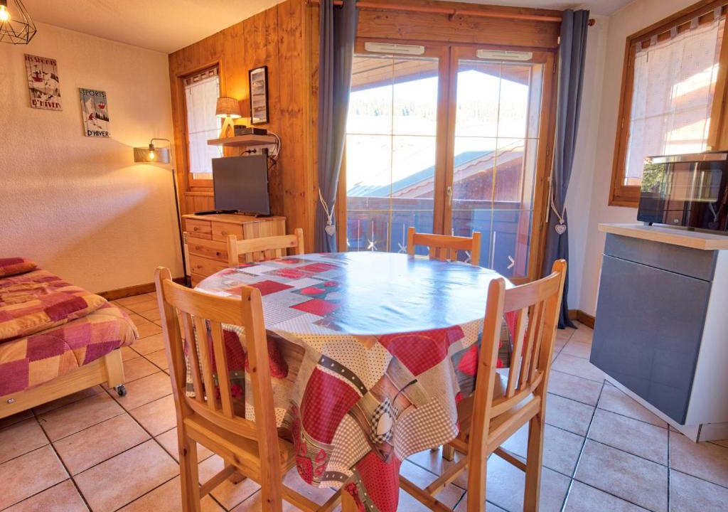 Notre-Dame-de-Bellecombe Apartment | Appartement cosy au pied des pistes avec wifi et parking - FR-1-505-102