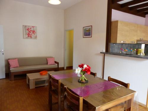 Arfeuilles Apartment | Appartement Arfeuilles, 3 pièces, 4 personnes - FR-1-489-266