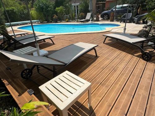Les Mayons Apartment | Appartement avec piscine à Les Mayons, 90 m²