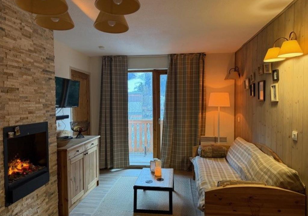Pralognan-la-Vanoise Apartment | Appartement cosy proche commerces, animaux bienvenus, parking - FR-1-464-160
