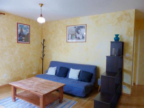 Saint-Palais Apartment | Appartement chaleureux pour randonnées au Pays d'Huriel - FR-1-489-418