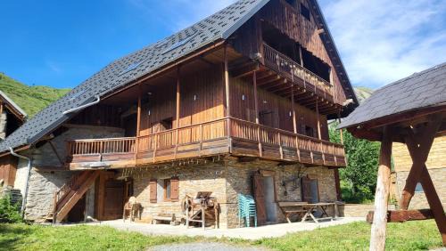 Saint-Jean-d'Arves Apartment | Appartement rénové dans chalet au cœur du vieux village