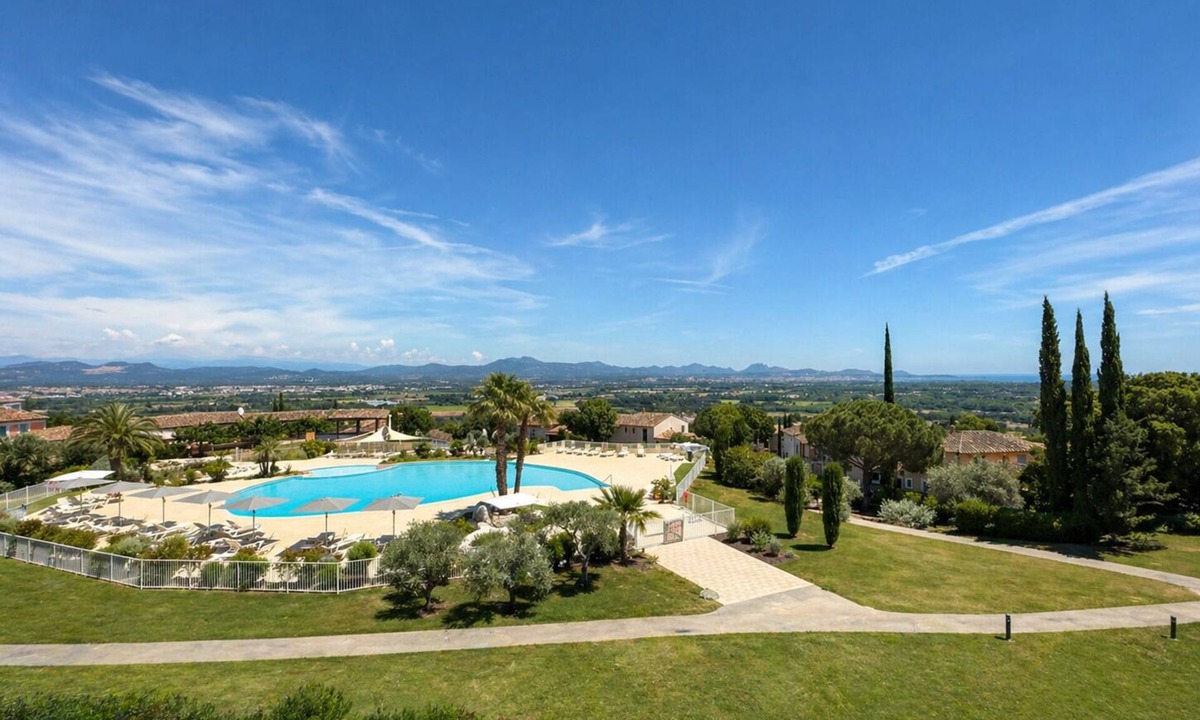 La Rouviere Apartment | Appt du Golf- 4 people - Wifi - Air conditioning - Swimming pool - Tennis court