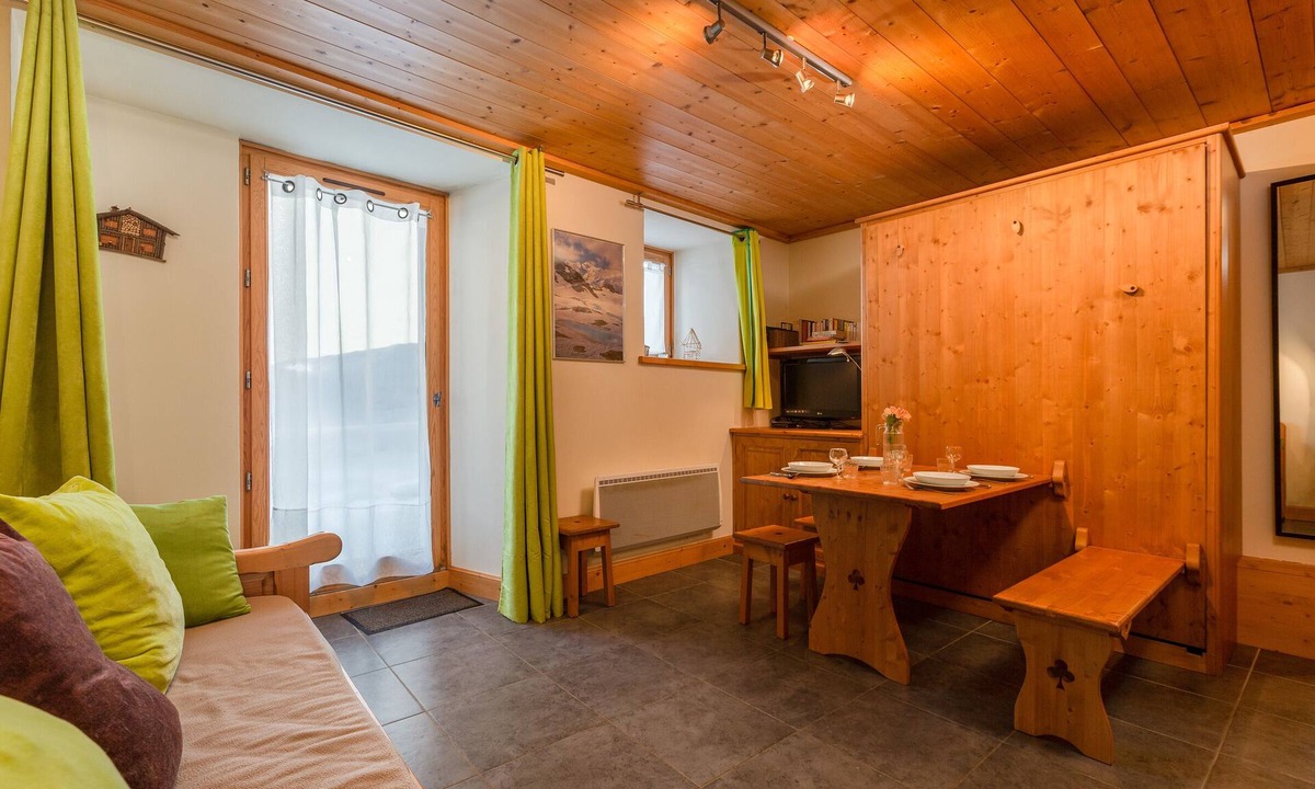 Montroc Apartment | Apt Arsene1 Mont Blanc Views 3-min to Ski, Le Tour (Argentière), France