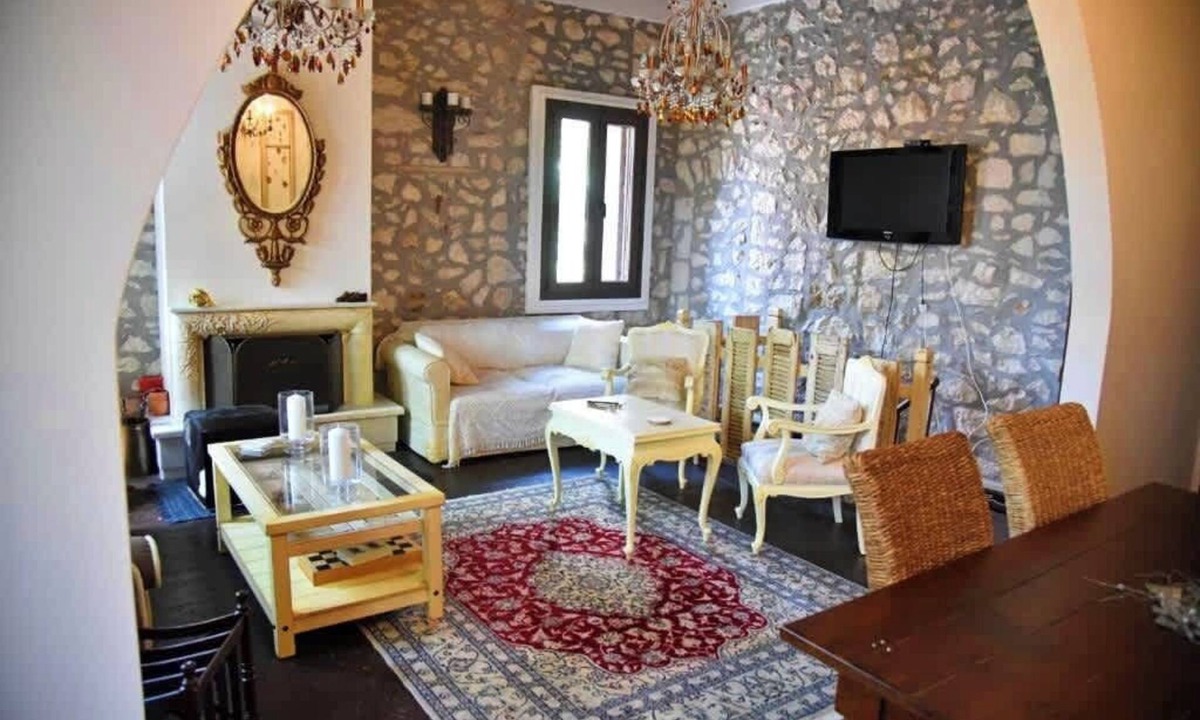 Arta Apartment | Arta Wood & Stone Traditional Villa Central Stay