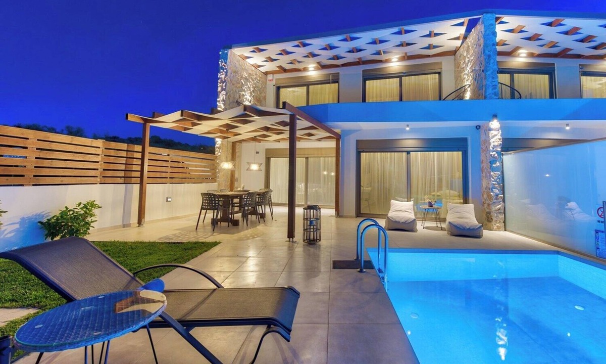 Amoudi Villa | Astarte Villas - Casa Del Mar Beach Villa with Pool