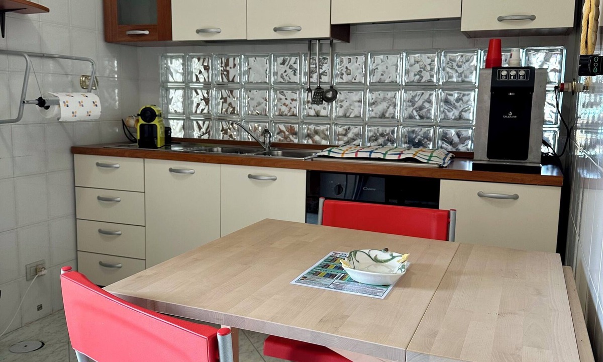 Baronissi House | At Luke's house