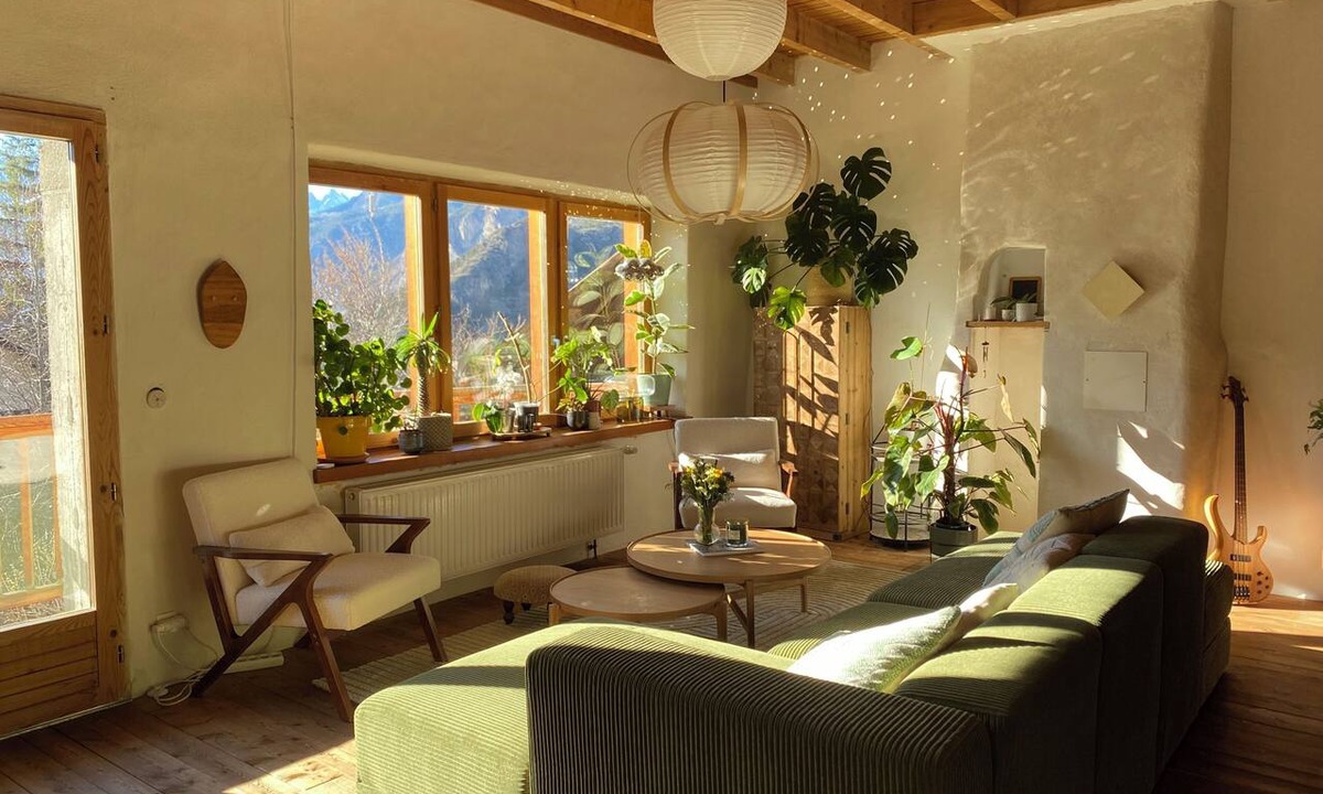 Saint-Martin-de-Queyrieres Bed & Breakfast | At the Triton Alpestre - Bed and Breakfast in the Heart of the Mountains
