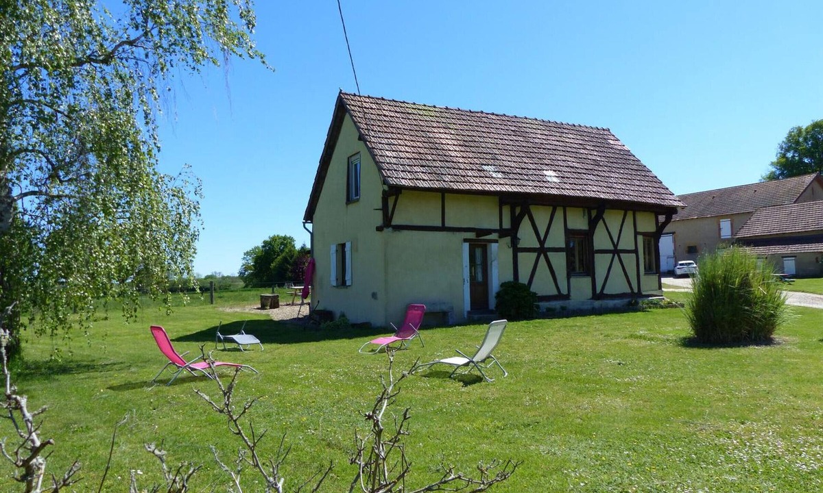 Diou Cottage | Authentic Sologne house with shared pool, garden and 3 bedrooms