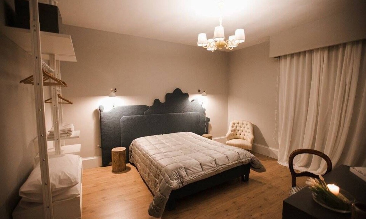 Montesarchio Bed & Breakfast | B&B Assteas with two double bedrooms and a shared bathroom