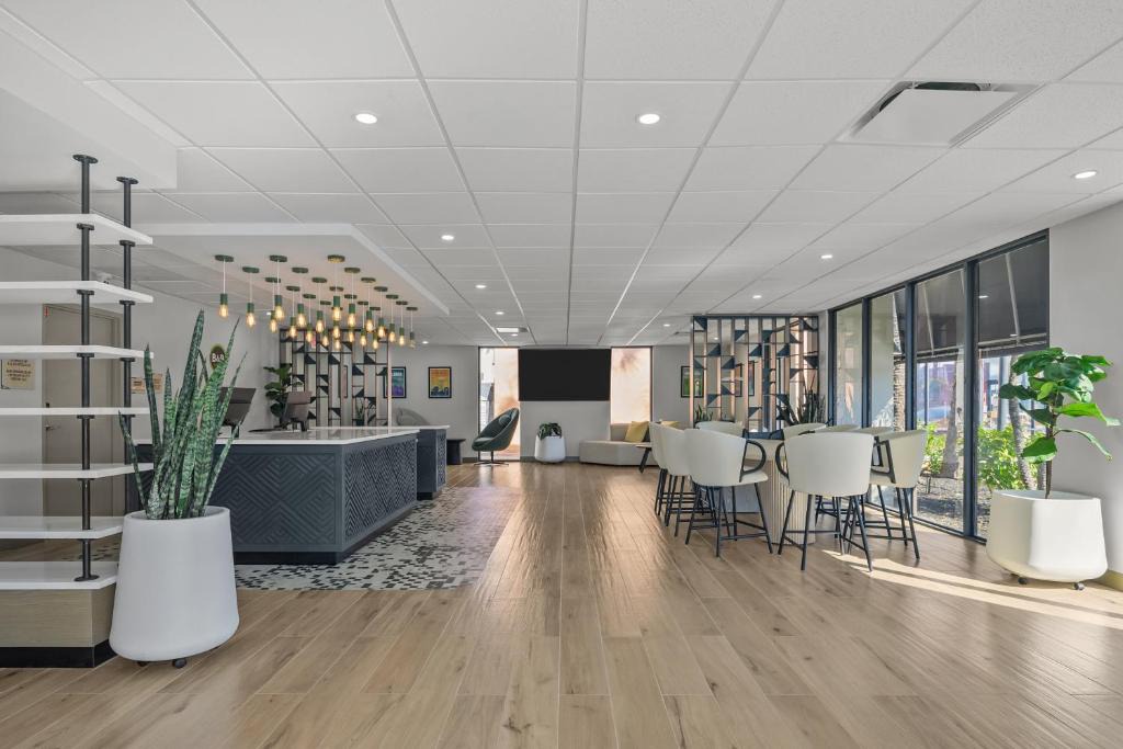 Florida Center Hotel | B&B HOTEL Orlando International Drive near Universal - Newly Renovated!