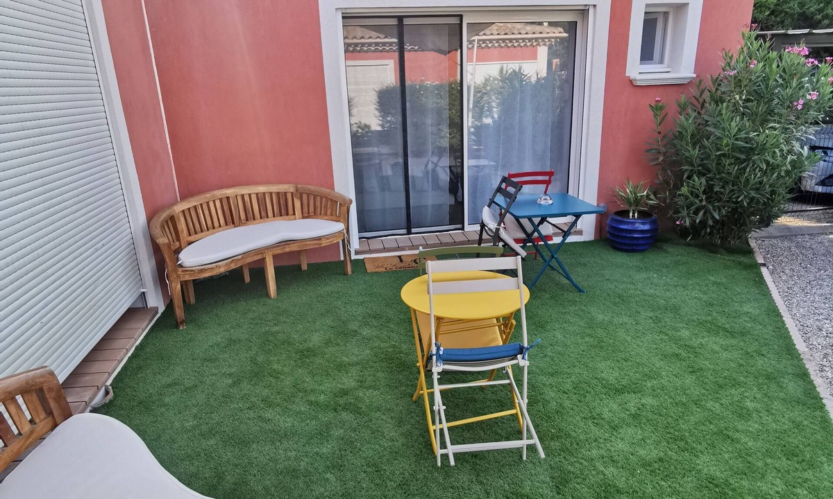 Le Cannet-des-Maures Bed & Breakfast | Beach Cabana Room