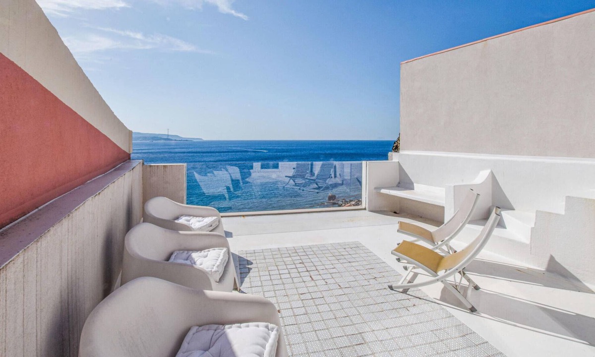 Scilla House | Beach front home in Scilla with WiFi