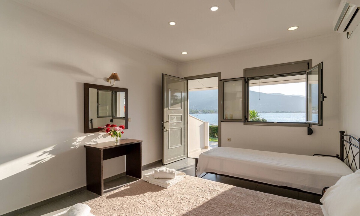 Alikanas House | Beach House Apartment By The Sea 1 – Sea View, Wi-Fi & Air Conditioning