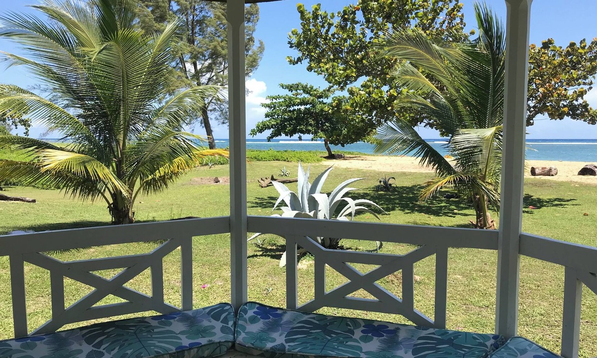 Runaway Bay Villa | Beach Villa, Family friendly, a real getaway, near many North Coast destinations