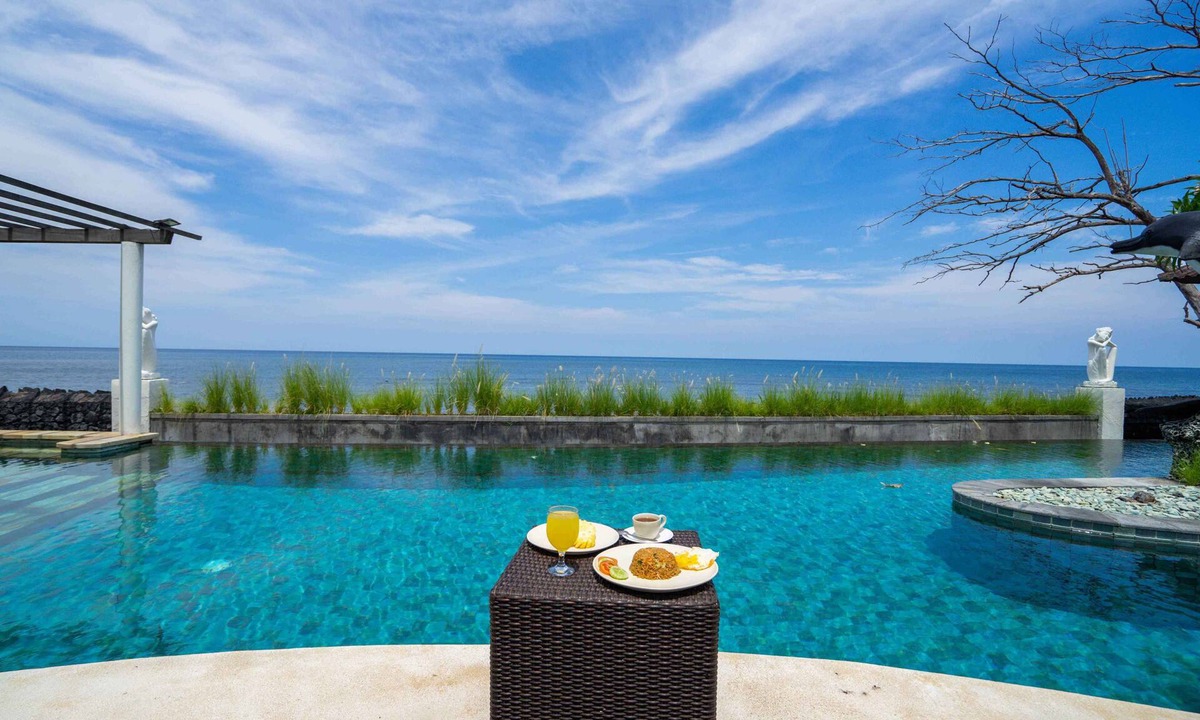 Lovina Villa | Beachfront 4BR Family Villa in Lovina Bali