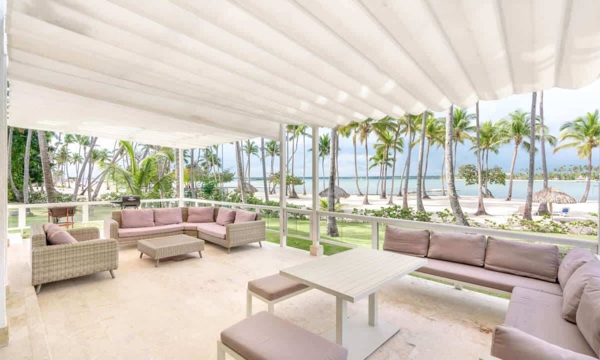 El Soco Apartment | Beachfront Apt with Stunning Caribbean Views